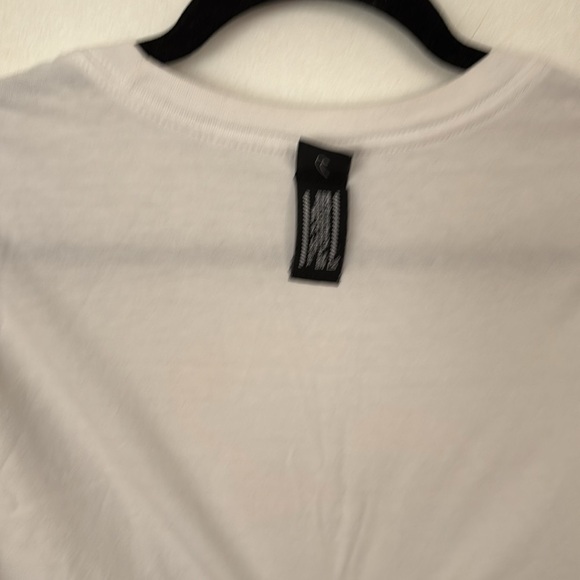 White Nike T in EUC - Picture 3 of 3